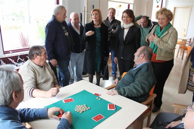 Unos 1.050 cónyuges de mayores residentes en C-LM podrán solicitar plaza pública para acompañarles a partir de febrero