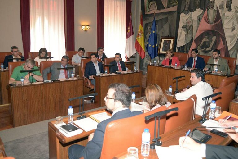 Caballero organiza la Diputación en seis grandes áreas de gestión