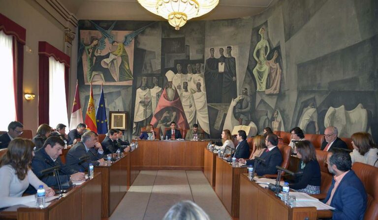 La Diputación aprueba más de 50 millones de euros para empleo y 21’5 para atender a los que más débiles