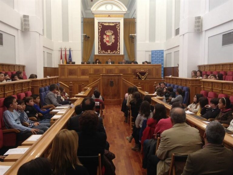 Escolares de C-LM expresan en las Cortes sus deseos para 2030 con motivo del Día Internacional del Niño