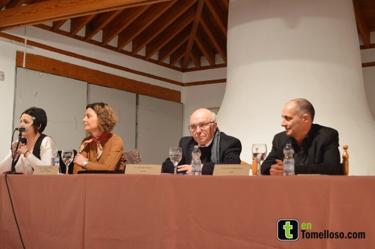 “Manuel Moreno finge para ser sincero, porque en el fingimiento está la verdad”