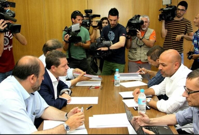 Podemos y PSOE logran los primeros acuerdos y valoran de forma positiva su primera reunión oficial