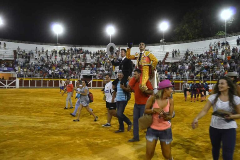 Leonardo Hernández y El Fandi salen a hombros en el festejo de la Feria de Tomelloso