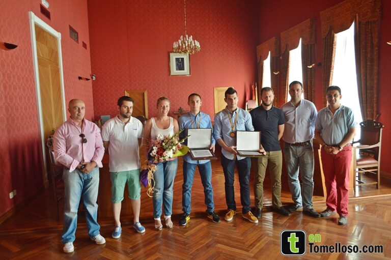 Rául Miralles y Pedro Alcolea, campeones de España de kick boxing, homenajeados por el Ayuntamiento de Tomelloso
