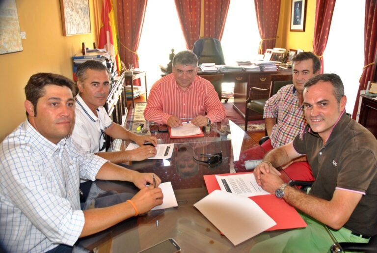 La Junta Directiva del Club de Golf Tomelloso, recibida por el alcalde