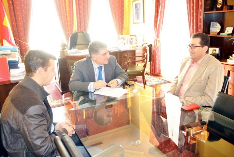 Ayuntamiento de Tomelloso y Santiago Apóstol estrechan sus lazos de colaboración