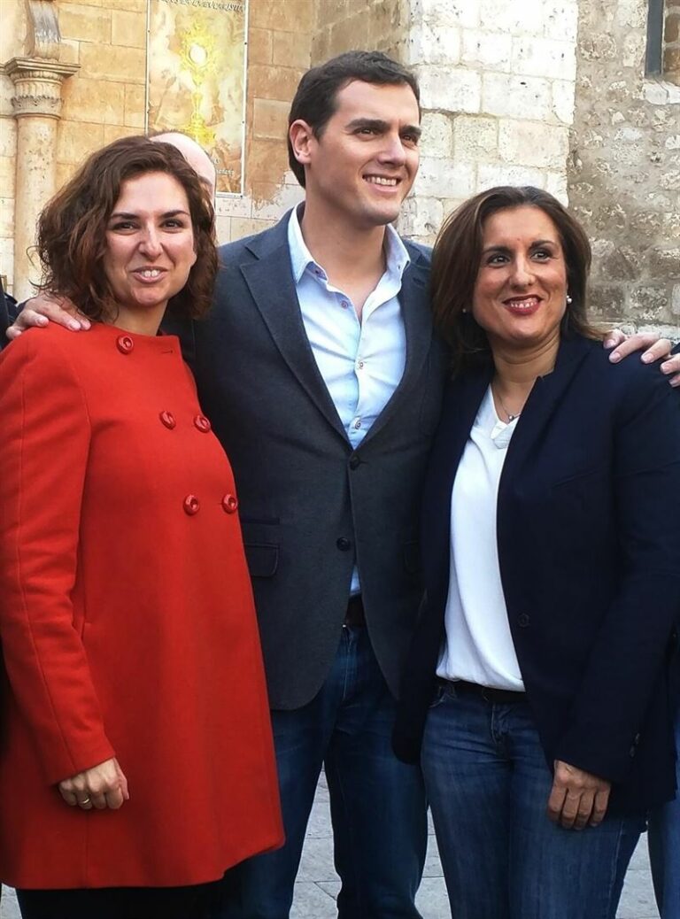 Rivera pide a la “vieja política” que no intente “engañar a la gente”
