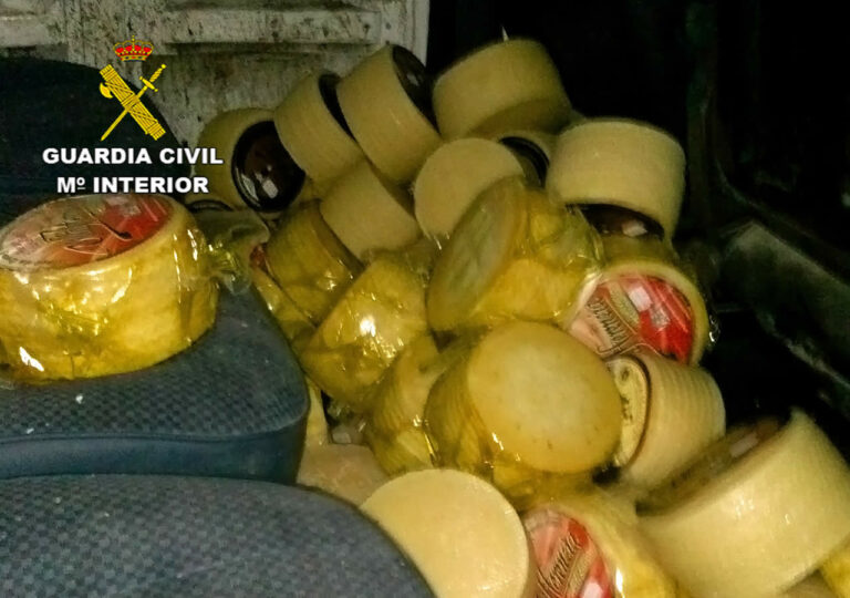 La Guardia Civil detiene a seis personas por robo en una quesería