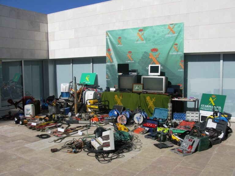 La Guardia Civil detiene a dos vecinos de Tomelloso que habían cometido 16 robos en explotaciones agrícolas