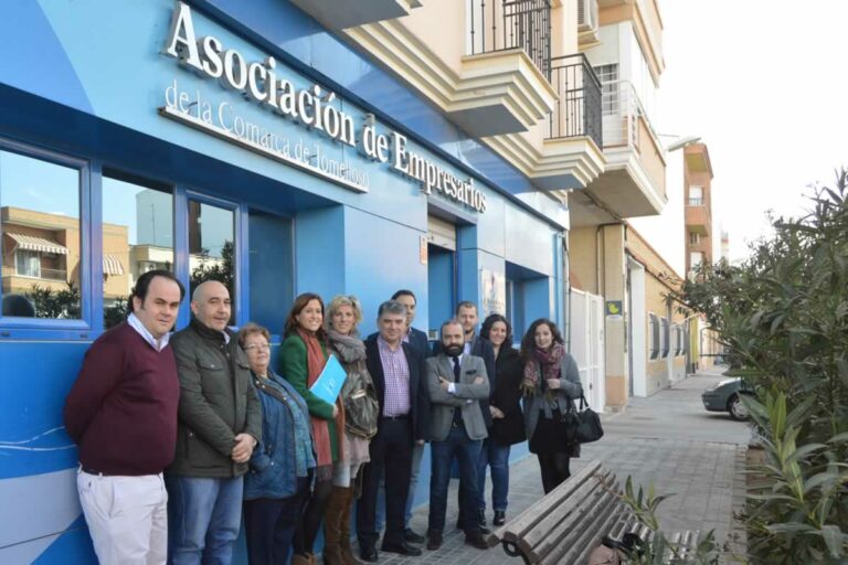 Rosa Romero y Carlos Cotillas se reúnen con miembros de la Asociación de Empresarios de Tomelloso