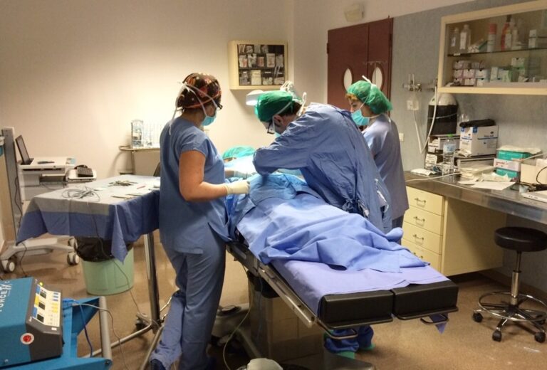 El Hospital de Tomelloso habilita una sala quirúrgica “para dar respuesta a más patologías en cirugía ambulatoria”