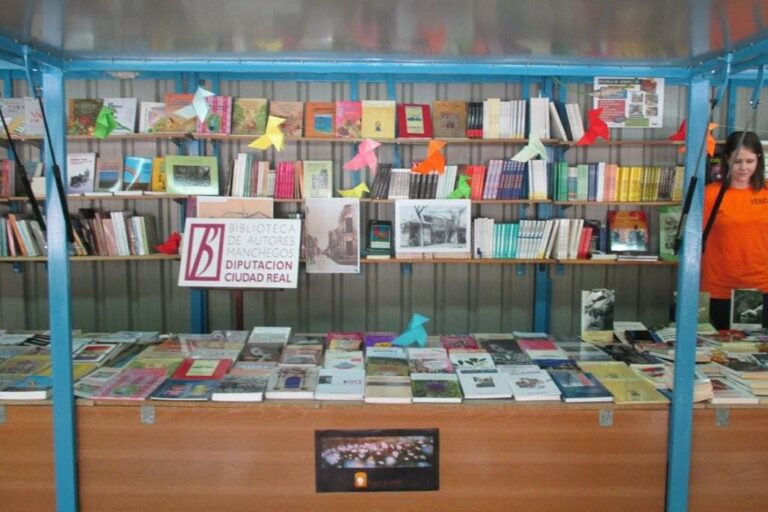 La Diputación Provincial participa con la BAM en la Feria Del Libro de Puertollano