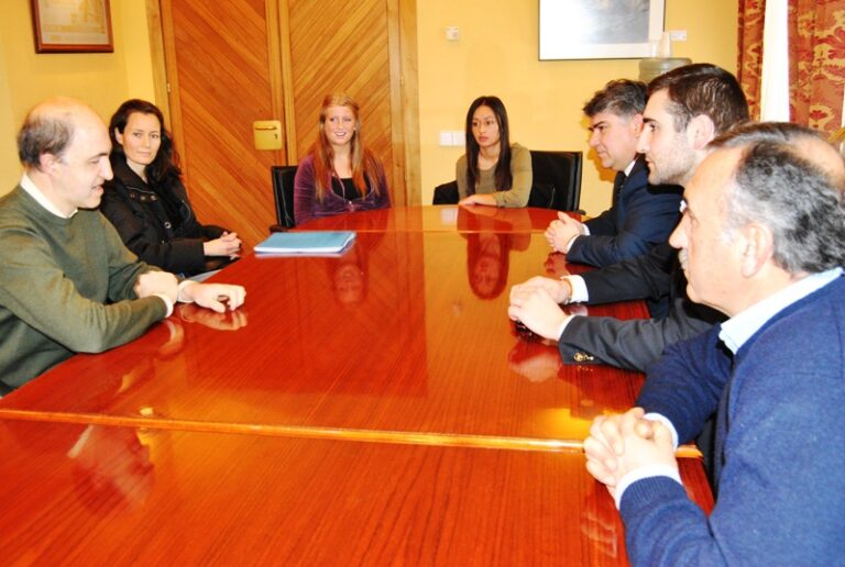 La Oficina de Turismo colaborará con el IES García Pavón en la formación de dos alumnas suecas que participan en un intercambio