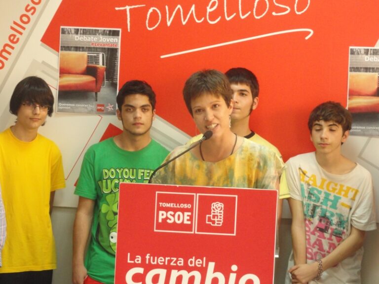 Las Juventudes Socialistas presentan la campaña #levantate en Tomelloso con la presencia de Beatriz Talegón
