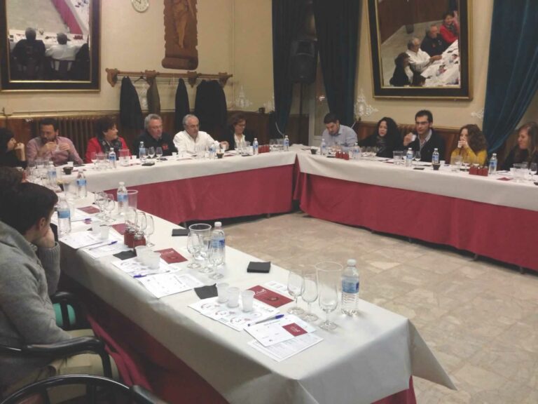 El CluVT organizó el I Taller de iniciación a la cata en el Casino San Fernando