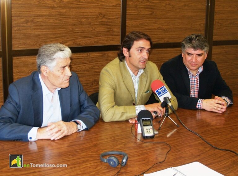 Inauguradas las exposiciones de los certámenes artísticos de la Fiesta de las Letras
