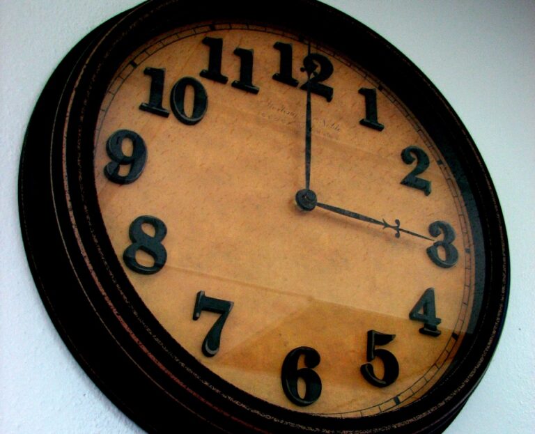 La madrugada del domingo se adelantan los relojes
