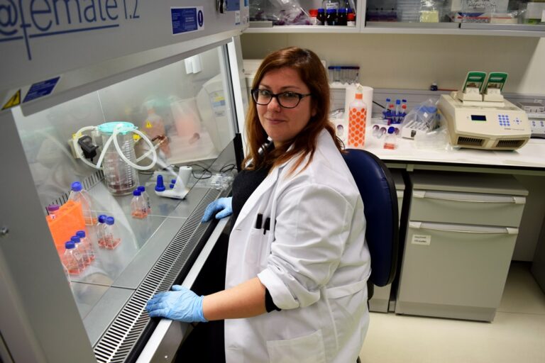 La UCLM y AMUMA firman un acuerdo para luchar contra el cáncer de mama
