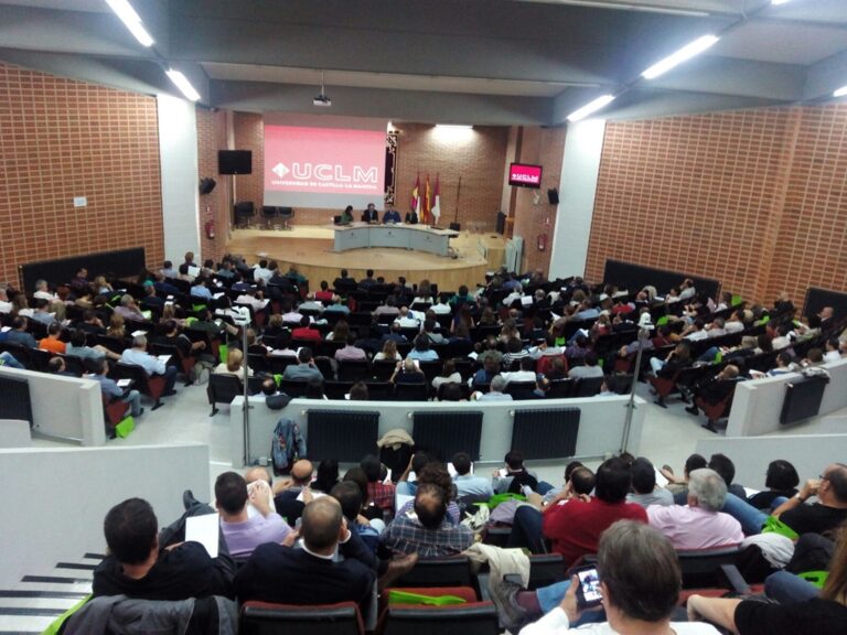 Las jornadas sobre municipalización de servicios públicos reúnen a más de 300 participantes