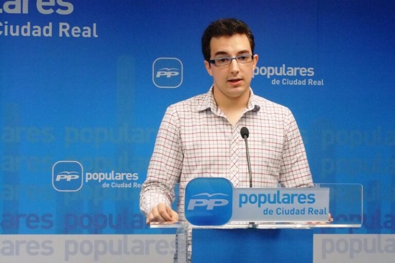 Valdelomar critica que los socialistas hayan dado un giro hacia la “izquierda más radical”