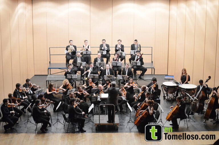 La OS Verum y Tchaikovsky iluminaron el Teatro Municipal de Tomelloso