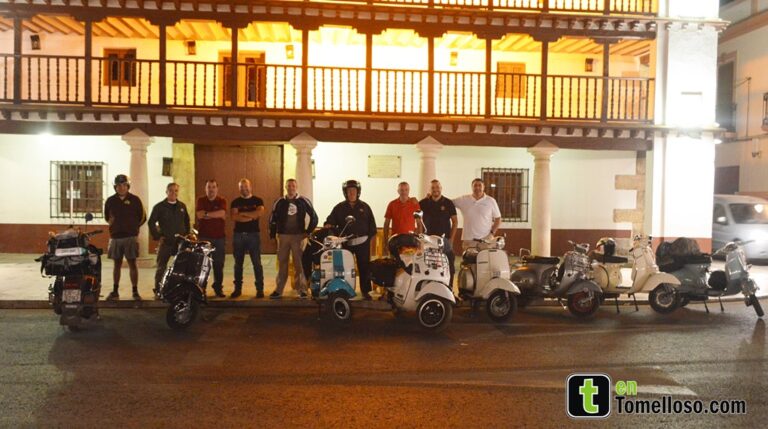 El Club Vespa Tomelloso parte camino de Santiago y Finisterre