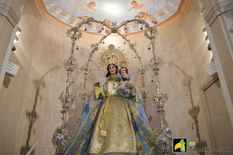 Tres donaciones permitirán que la Virgen de las Viñas estrene atuendo esta Romería