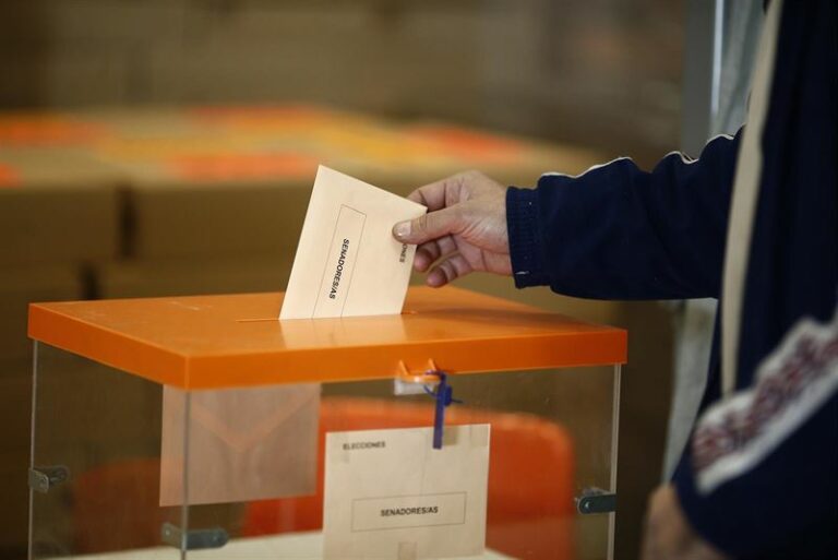 Normalidad en la apertura de las más de 3.000 mesas electorales de Castilla-La Mancha