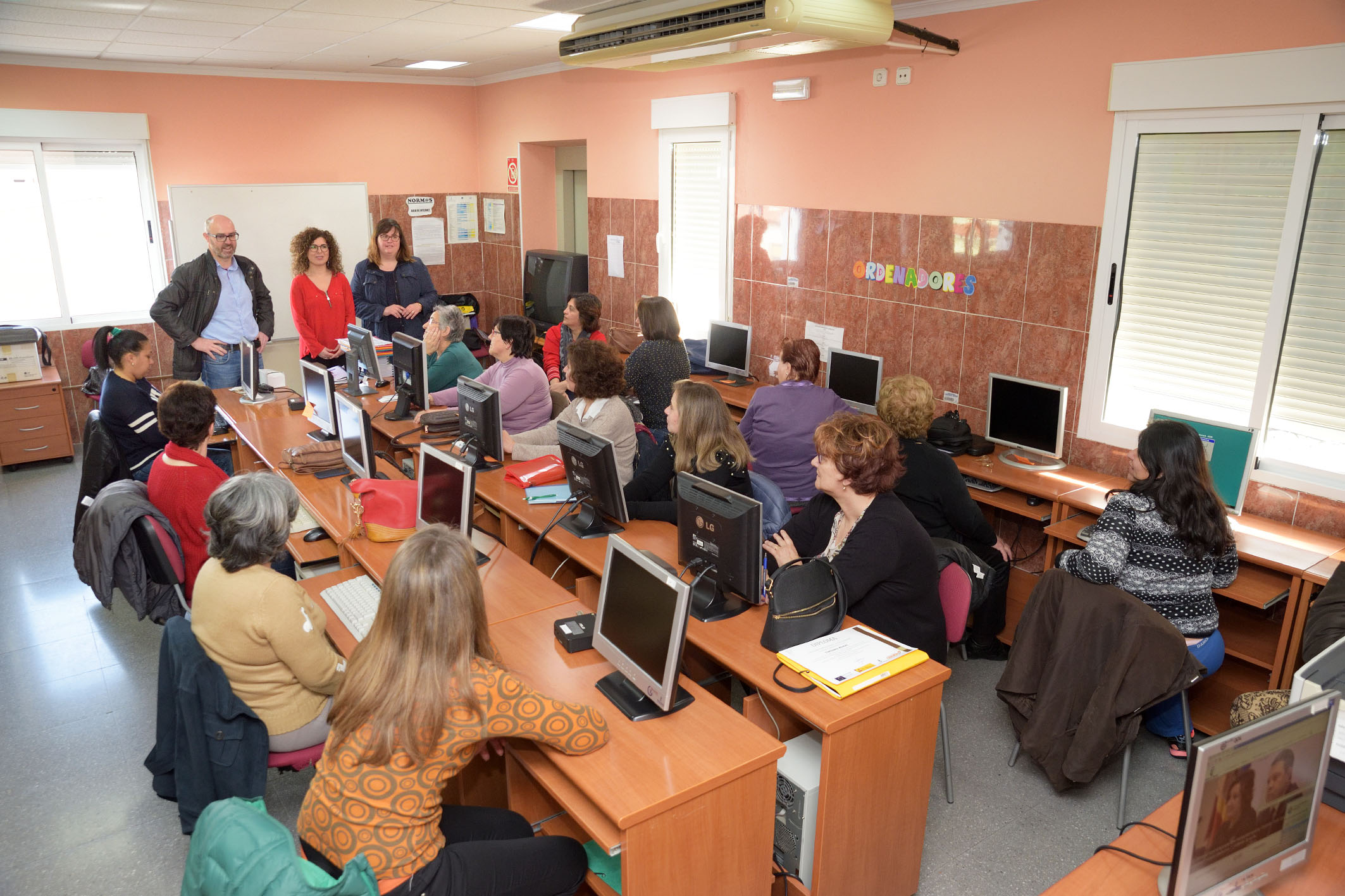 Veinte mujeres participan en el curso de iniciación a los medios digitales en Argamasilla de Alba