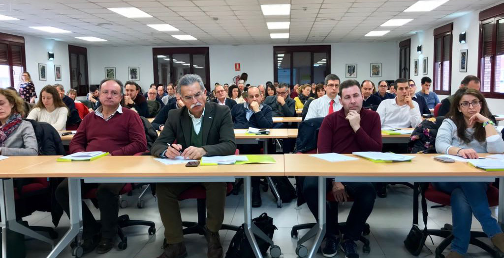 Cooperativas Agroalimentarias analiza en Tomelloso los requisitos administrativos a cumplir por las bodegas