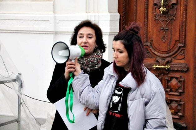 Las mujeres y jóvenes de Tomelloso alzan su grito gracias a la asociación “Las Trece Rosas”