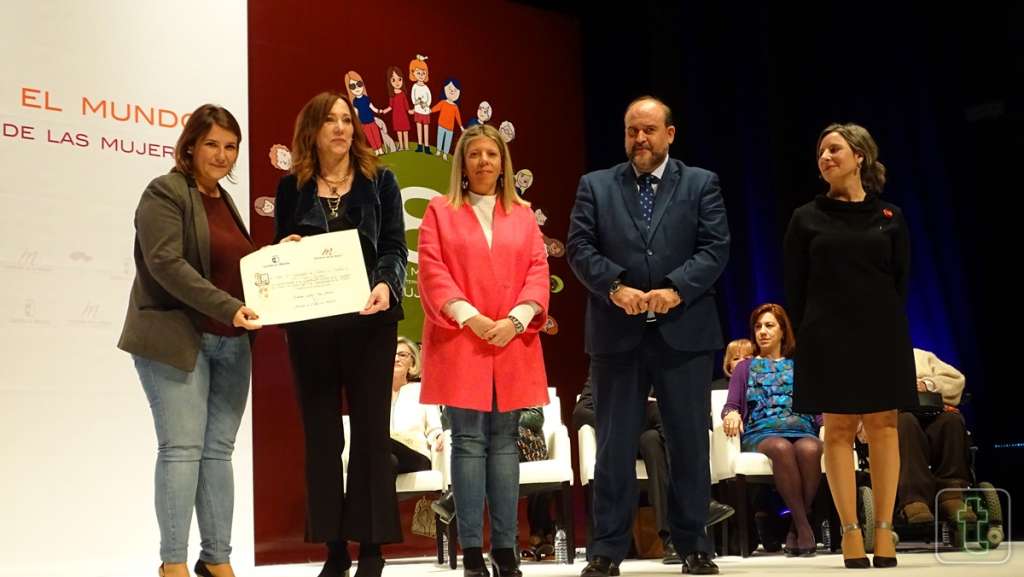 El esfuerzo de las mujeres y asociaciones castellano-manchegas, premiadas en Tomelloso