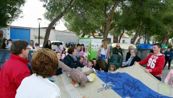 Los vecinos del Barrio de Maternidad vuelven a volar los peleles en el Domingo de Resurrección