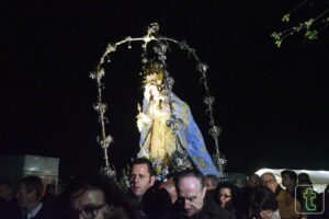 Cientos de personas recorren Pinilla en la procesión de las antorchas