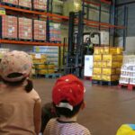 Niños de hasta 3 años hacen la compra para los más necesitados de Ciudad Real