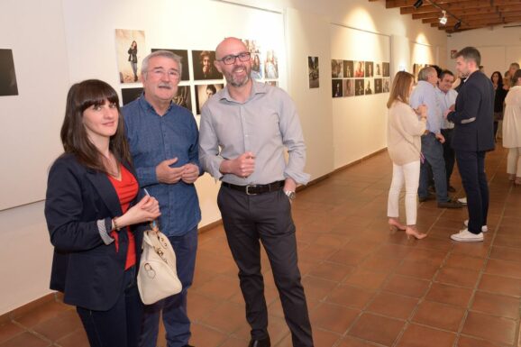 Abierta al público la exposición de los talleres de pintura y fotografía de la UP de Argamasilla de Alba