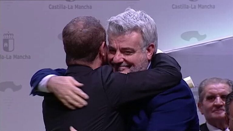 La emoción de los premiados y la sombra de la moción de censura protagonizan el acto institucional