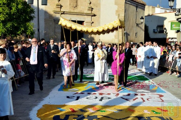 El Cuerpo de Cristo ya recorre las calles de Tomelloso