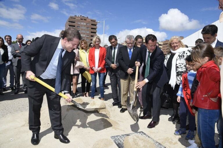 Page anuncia 20 colegios nuevos para el 2023, ¿promesa electoral o realidad?