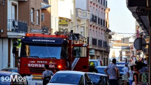[FOTOS] Un incendio en la calle Campo de Tomelloso se salda sin daños personales