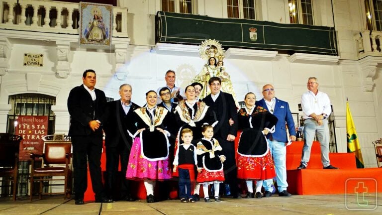 Todas las fotos de la ofrenda de asociaciones, empresas y entidades a la Virgen de las Viñas