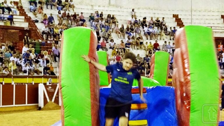 Volteretas y topetazos y mucha diversión en el Gran Prix de la Feria de Tomelloso