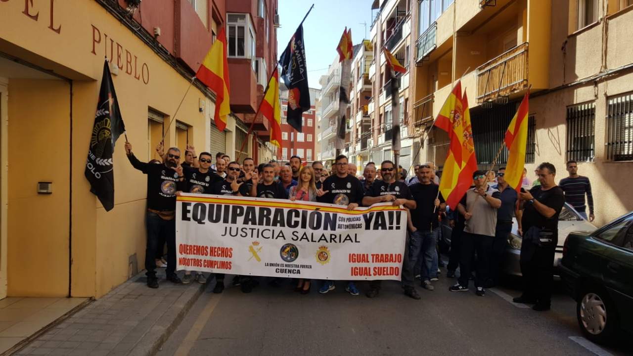 Miembros de la Guardia Civil vuelven a manifestarse, esta vez frente a las sedes provinciales del PSOE