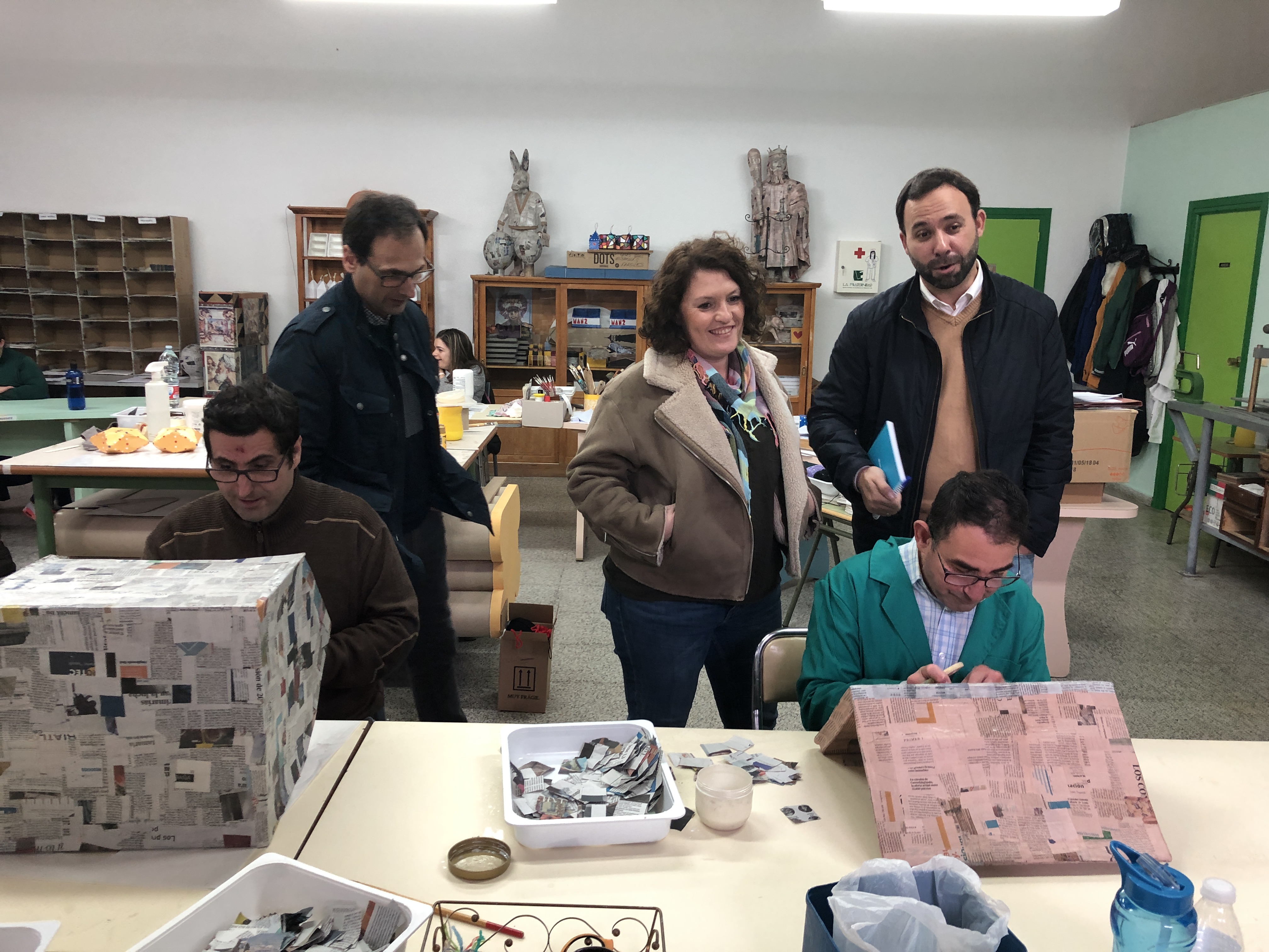El Partido Popular de Tomelloso visita el taller "Cuentos del Picogordo" de AFAS