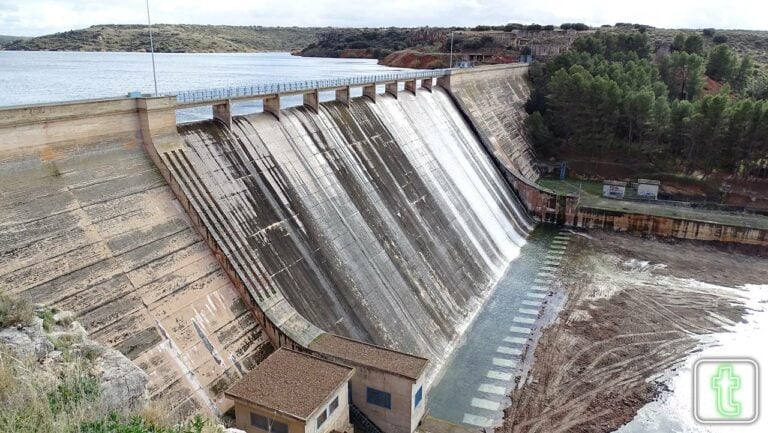 ¡Por fin! el embalse de Peñarroya ha comenzado a derramar