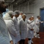 El consejero Martínez Arroyo visita la empresa tomellosera de ‘Ovinos Manchegos’