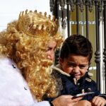 Los Reyes Magos recogen en la Plaza de España las cartas de los más rezagados
