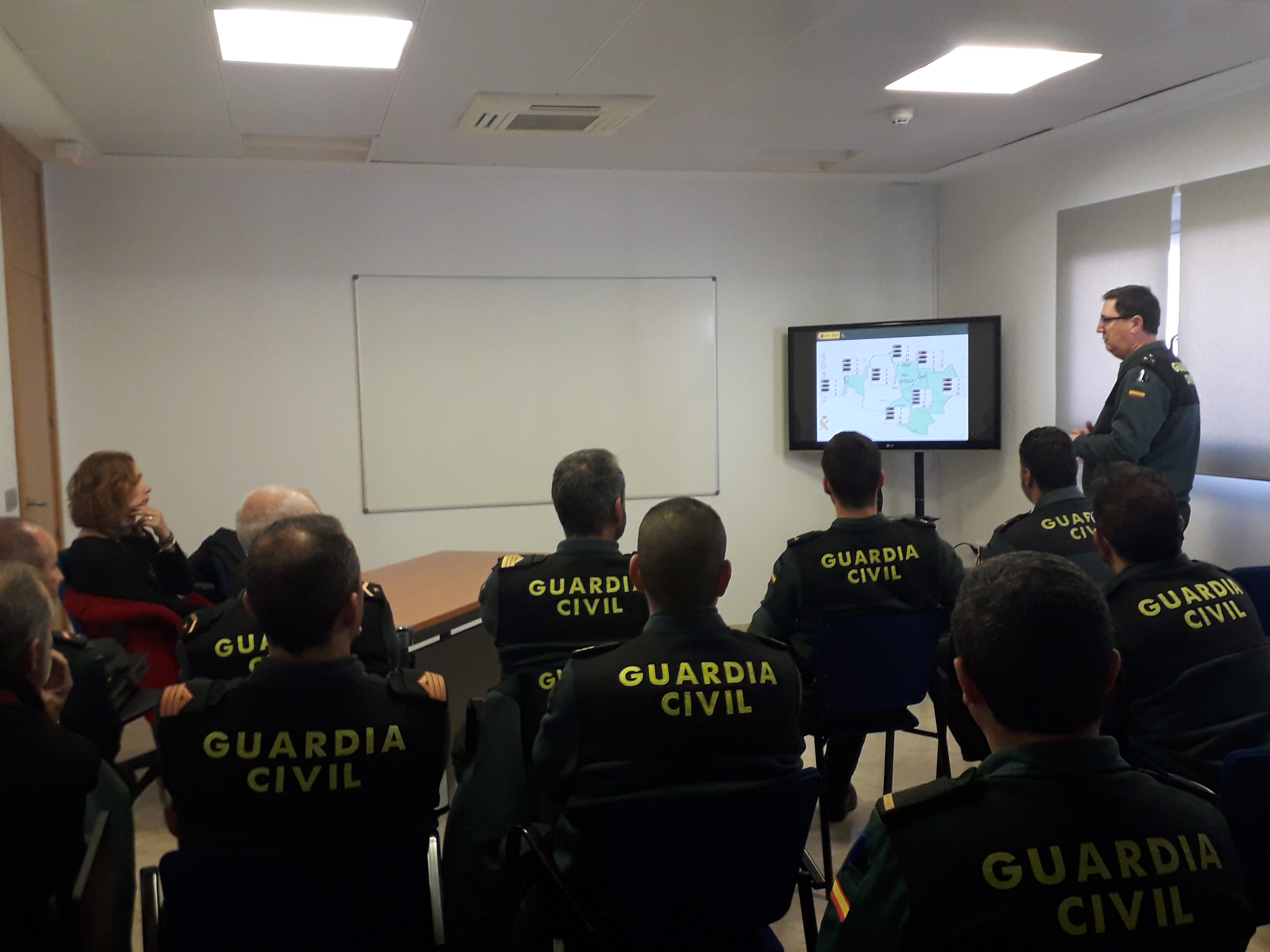 La subdelegada del Gobierno en Ciudad Real visita el acuartelamiento de la Guardia Civil de Tomelloso