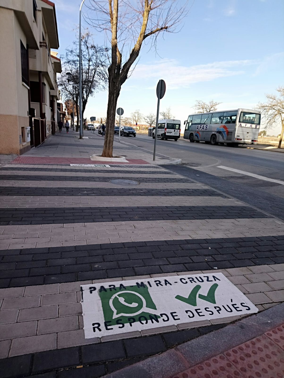 Por seguridad, el Ayuntamiento recuerda a los peatones “para, mira, cruza”