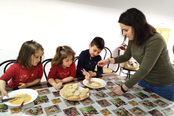 Los centros Infanto-Juvenil y de Día de Mayores comparten una jornada gastronómica tradicional